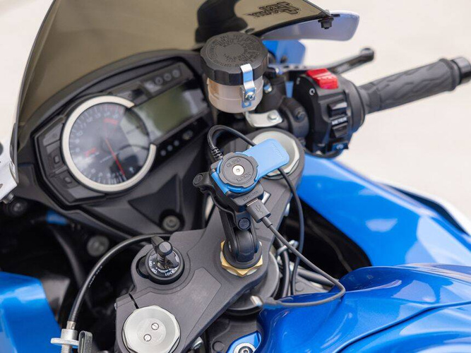 USB розетка c креплением Quad Lock® Motorcycle USB Charger